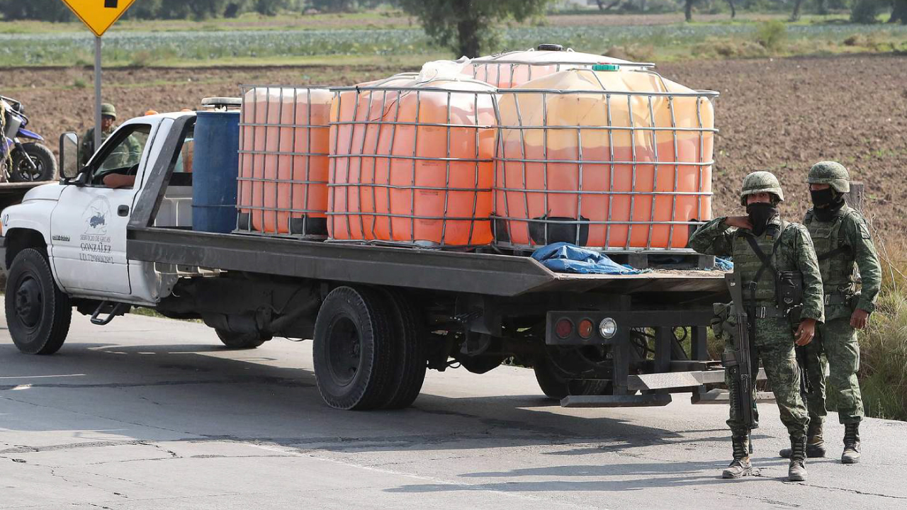 Operativo contra huachicol en México con decomiso masivo.