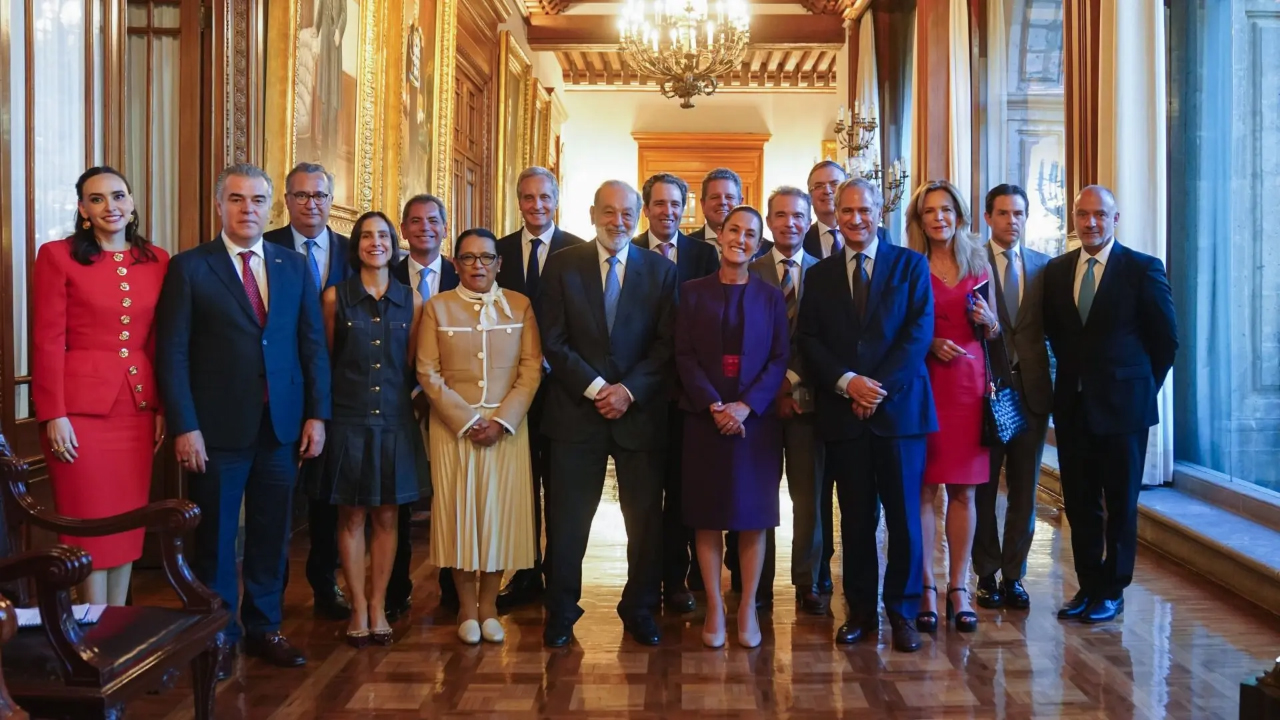 La presidenta Claudia Sheinbaum en reunión con empresarios en Palacio Nacional.  