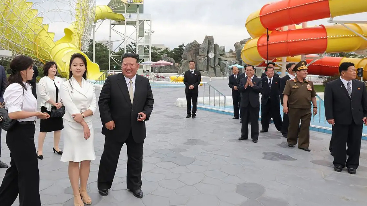 Complejo turístico Wonsan Kalma, con arenas blancas y arquitectura moderna en la costa de Corea del Norte.